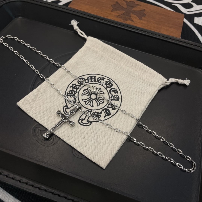 Ch*0me He**ts necklaces